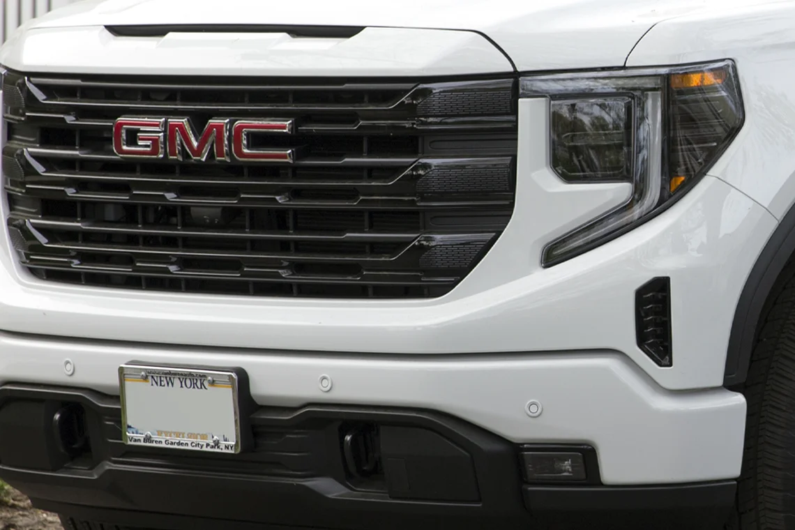 NHTSA Expands Investigation Into Nearly 1 Million GM Vehicles